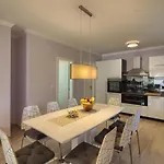 Complex Of 2 Iii With 2 Private Pools For Up To 16 Persons In Porec Near The Aquapark * Mugeba