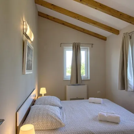 فيلة Complex Of 2 Iii With 2 Private Pools For Up To 16 Persons In Porec Near The Aquapark *