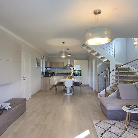 فيلة Complex Of 2 Iii With 2 Private Pools For Up To 16 Persons In Porec Near The Aquapark Mugeba