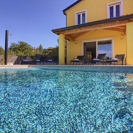 Complex Of 2 Iii With 2 Private Pools For Up To 16 Persons In Porec Near The Aquapark *