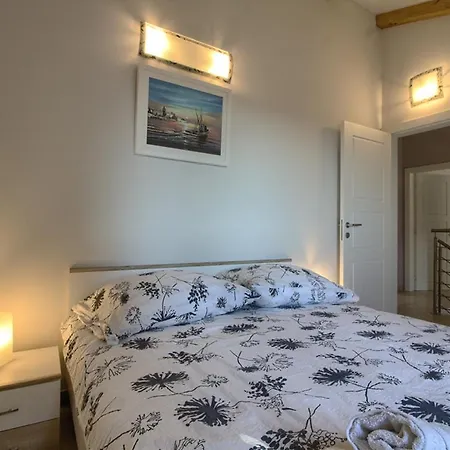Complex Of 2 Iii With 2 Private Pools For Up To 16 Persons In Porec Near The Aquapark * Mugeba