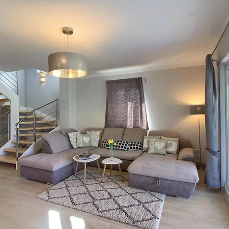 Complex Of 2 Iii With 2 Private Pools For Up To 16 Persons In Porec Near The Aquapark *
