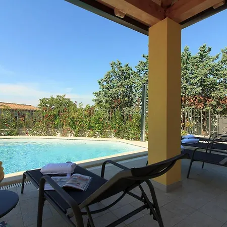 فيلة Complex Of 2 Iii With 2 Private Pools For Up To 16 Persons In Porec Near The Aquapark *