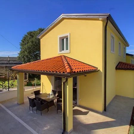 Villa Complex Of 2 Iii With 2 Private Pools For Up To 16 Persons In Porec Near The Aquapark *